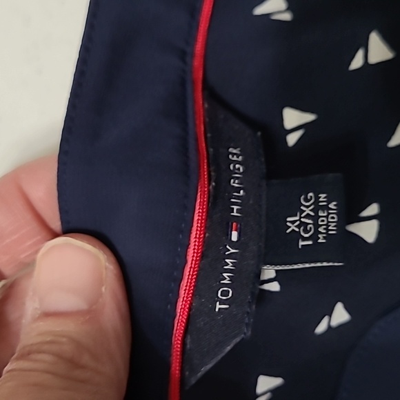 Tommy Hilfiger Navy Blue Blouse with White Pattern & Ribbon Detail size XL - Picture 3 of 7